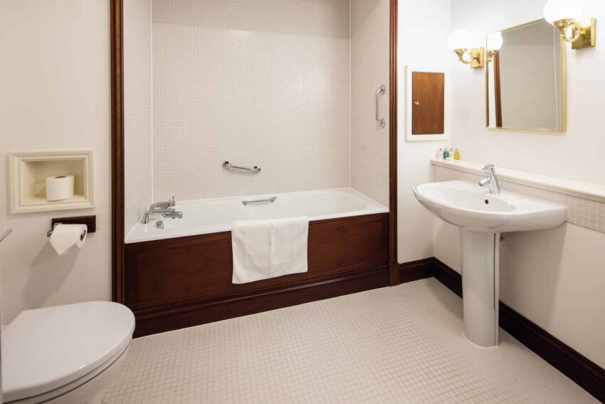 luxury-hotel-suite-atlantic-suite-bathroom